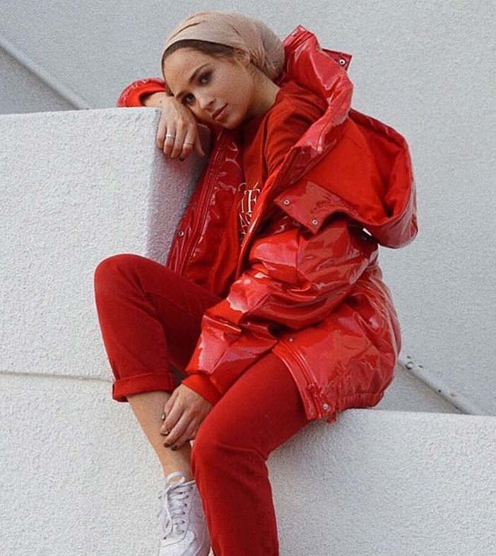 Baştan Ayağa Kırmızı